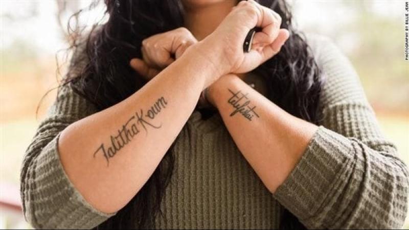 إصابة فتاة بتعفن الدم بسبب رسم الوشم